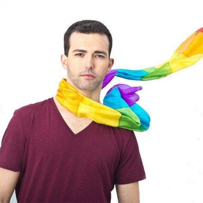 H&M pide perdón por no dejar probar un bañador a una joven transgénero