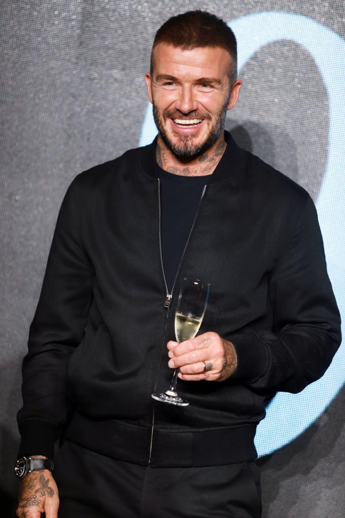 Las chanclas de David Beckham son lo mejor de esta foto