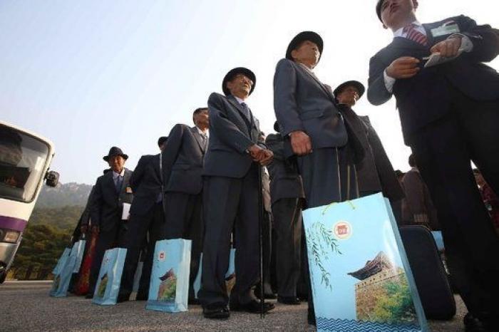 Reencuentro de familias de las dos Coreas: la emoción de volver a abrazar a tu hermano 60 años después