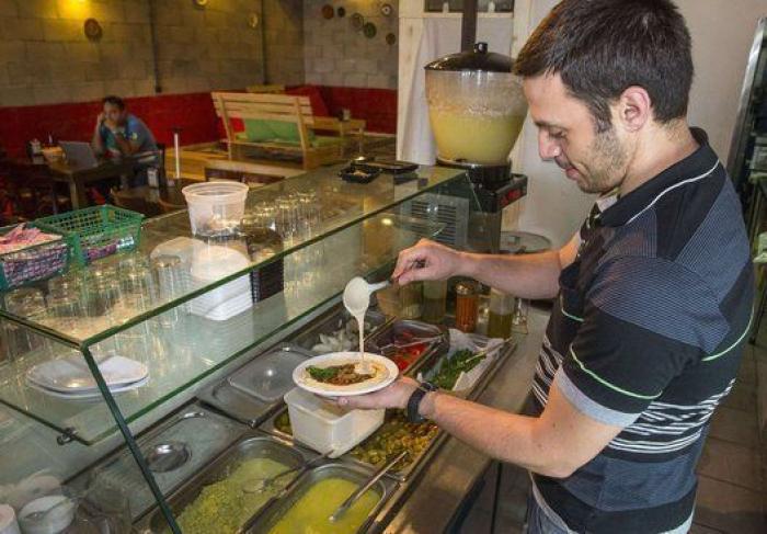 Un restaurante israelí ofrece descuentos a israelíes y palestinos que coman juntos