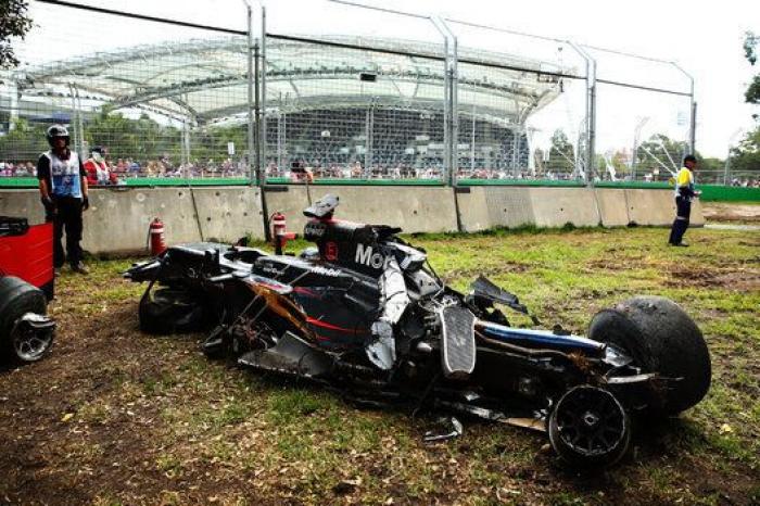 Alonso, fuera del GP de Australia tras un espectacular accidente