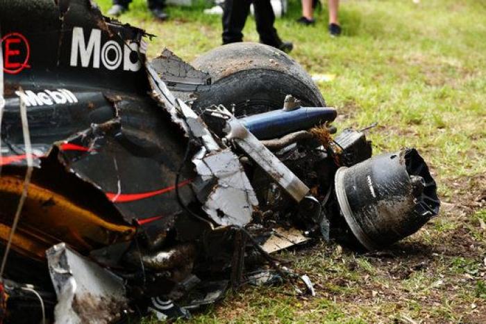 Alonso, fuera del GP de Australia tras un espectacular accidente