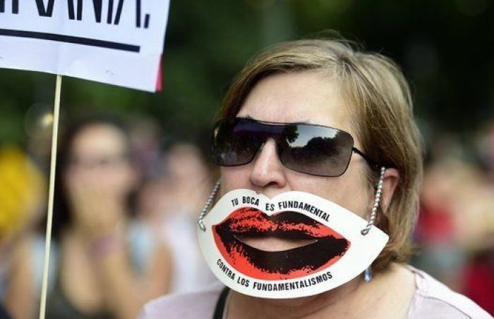 Unidas Podemos denuncia ante Europa a la derecha y asociaciones policiales que se oponen a reformar la 'ley mordaza'