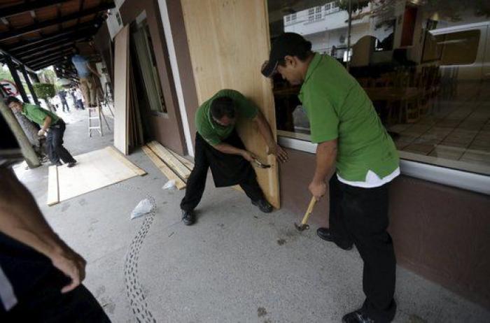 México se prepara para la llegada del huracán más potente de su historia