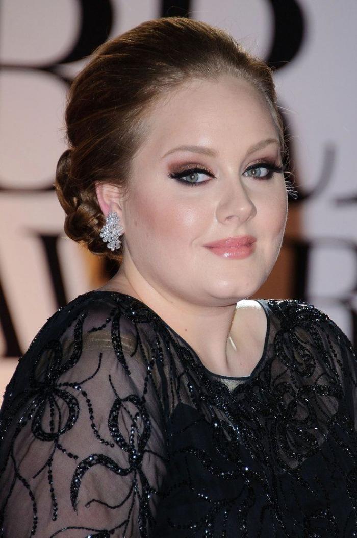 Adele desvela el videoclip de su nueva canción, 'Hello'