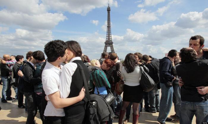 La respuesta por WhatsApp a un chico que quería hacerse las uñas indigna a medio Twitter