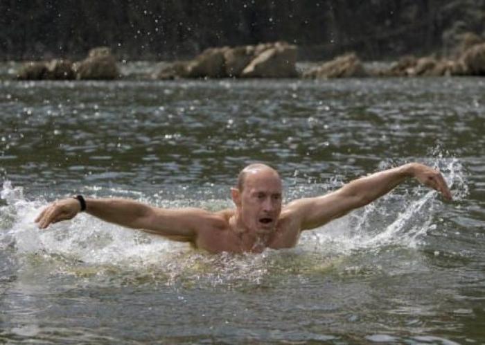 Putin se vacuna contra el coronavirus mientras los rusos siguen reticentes