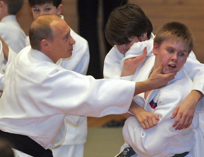 Putin se vacuna contra el coronavirus mientras los rusos siguen reticentes