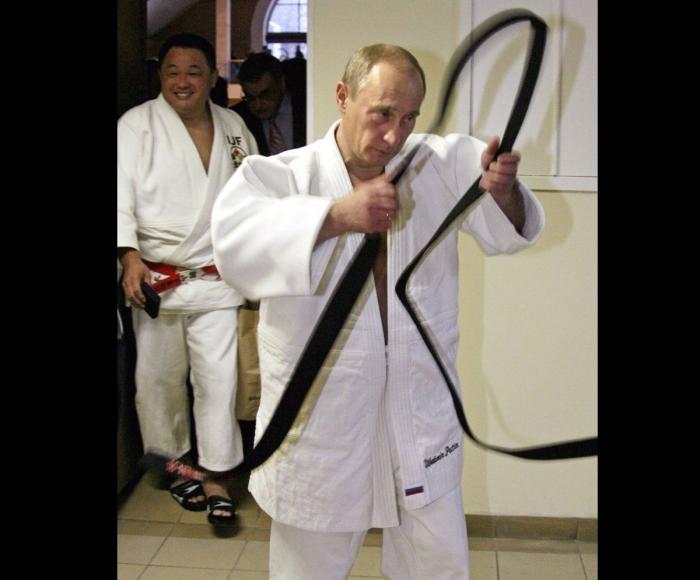 Putin se vacuna contra el coronavirus mientras los rusos siguen reticentes