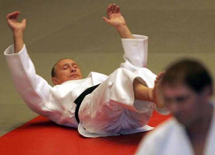 Putin se vacuna contra el coronavirus mientras los rusos siguen reticentes