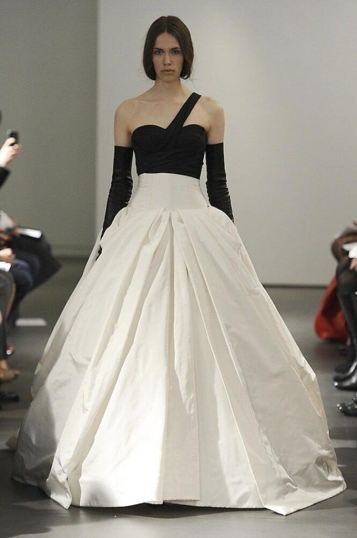 Vestidos de novia para 2014: blanco y negro entre las propuestas de la pasarela de Nueva York (FOTOS)