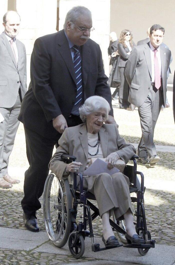 Los reyes entregan el Premio Cervantes a Margarit en un acto "íntimo y familiar" en Barcelona