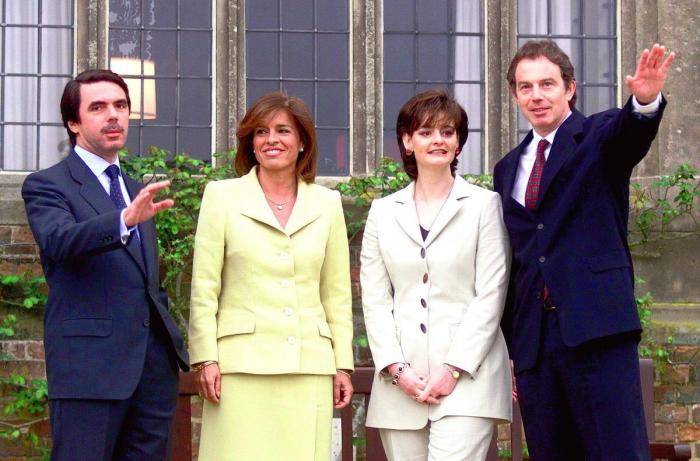 Aznar responde a la pregunta que se hacía medio Twitter al ver su mascarilla: ha molestado a algunos