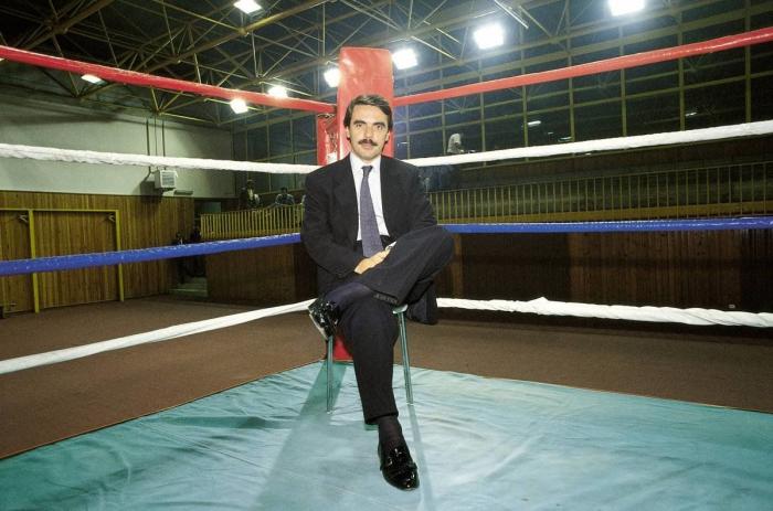 Aznar responde a la pregunta que se hacía medio Twitter al ver su mascarilla: ha molestado a algunos