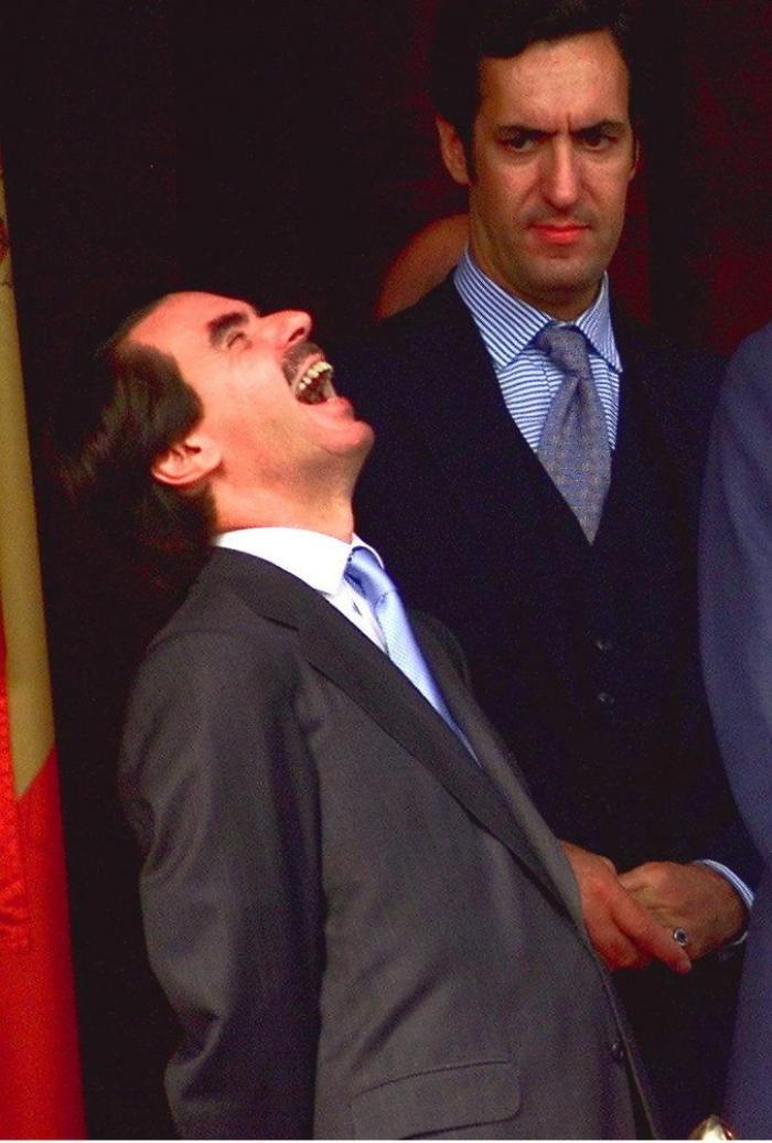 Aznar responde a la pregunta que se hacía medio Twitter al ver su mascarilla: ha molestado a algunos