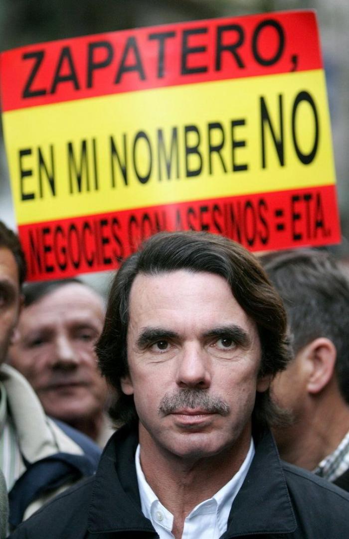 Aznar responde a la pregunta que se hacía medio Twitter al ver su mascarilla: ha molestado a algunos