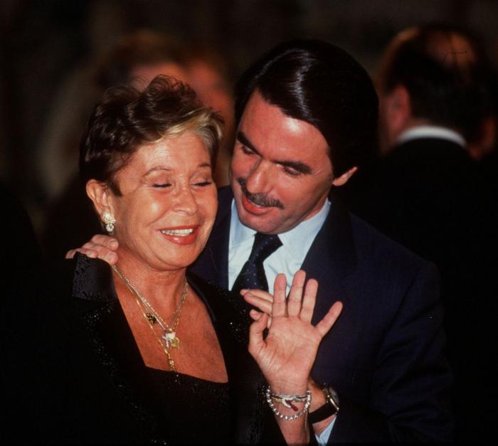 Aznar responde a la pregunta que se hacía medio Twitter al ver su mascarilla: ha molestado a algunos