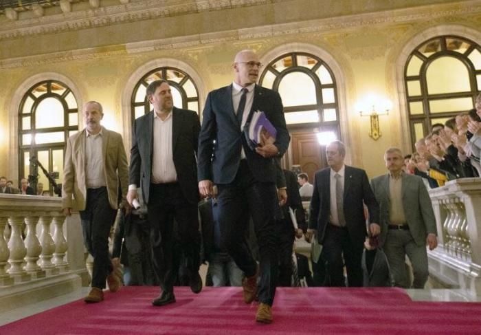 Los exconsellers presos comparecen ante la comisión del Parlament del 155