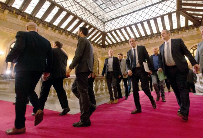 Los exconsellers presos comparecen ante la comisión del Parlament del 155