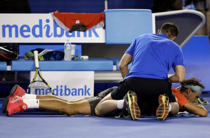Rafa Nadal se moja sobre la polémica de si Djokovic debería jugar en Madrid