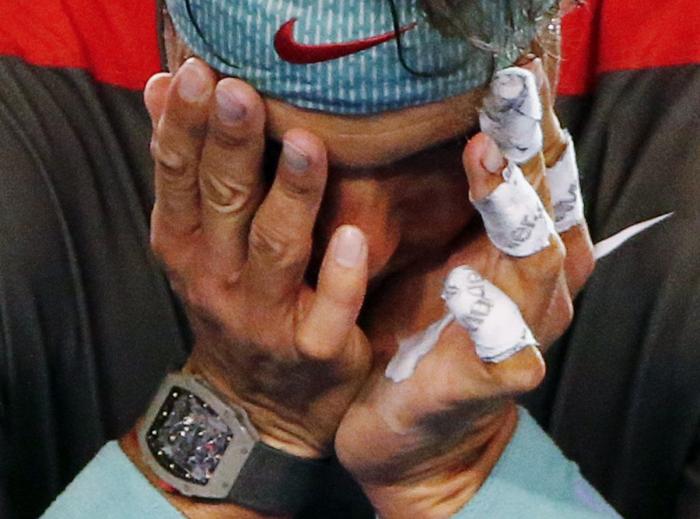 Rafa Nadal se moja sobre la polémica de si Djokovic debería jugar en Madrid