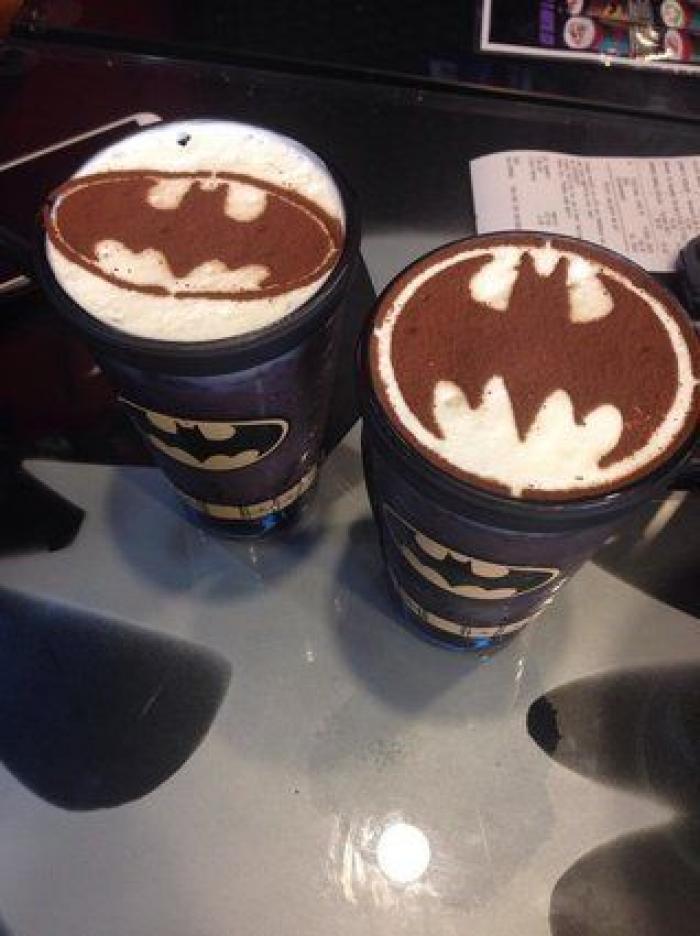 Pide una hamburguesa Batman o un café Superman en el restaurante de los superhéroes (FOTOS)