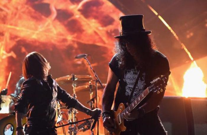 Versiones y parodias de 'Bailando', de Enrique Iglesias: ¡la que se ha liado!