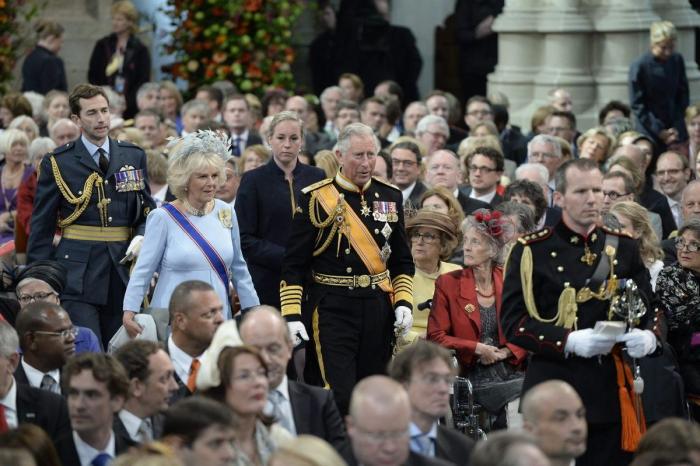 Un alcalde holandés le toca el trasero a la reina Máxima en un acto público (VÍDEO)