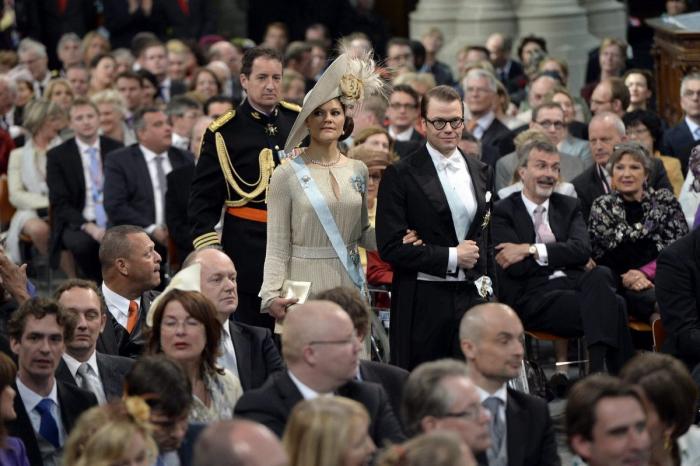 Un alcalde holandés le toca el trasero a la reina Máxima en un acto público (VÍDEO)