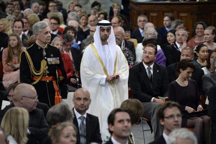 Un alcalde holandés le toca el trasero a la reina Máxima en un acto público (VÍDEO)