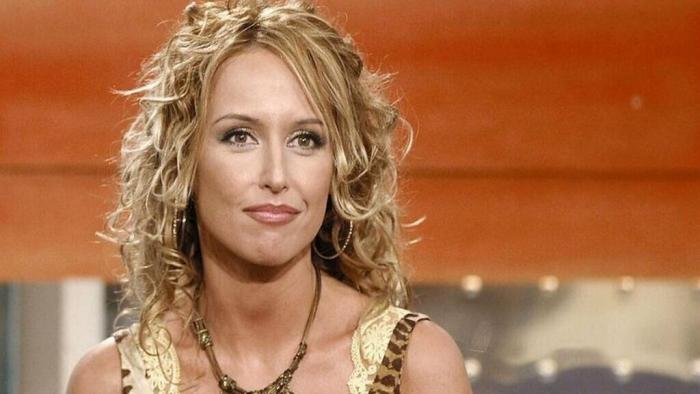 Emma García arrasa al compartir una foto en bikini durante sus vacaciones: va camino de batir récords