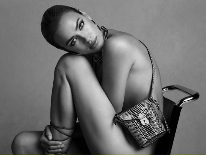 Irina Shayk se pone el abrigo más arriesgado y polémico: a otras les costó grandes críticas