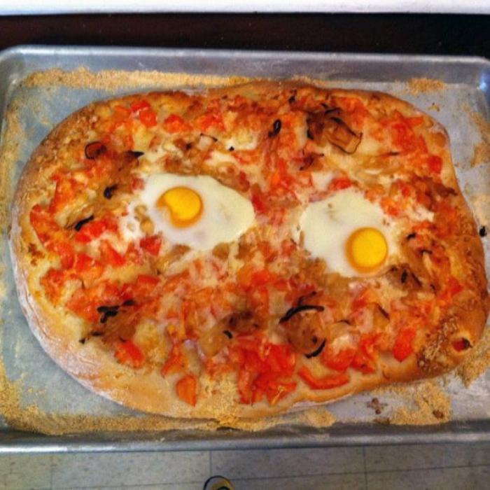 La sencillísima fórmula para calentar dos pizzas a la vez en una sola bandeja