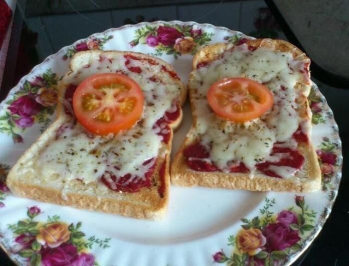 La sencillísima fórmula para calentar dos pizzas a la vez en una sola bandeja