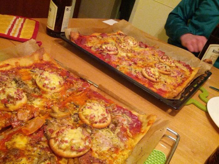 La sencillísima fórmula para calentar dos pizzas a la vez en una sola bandeja