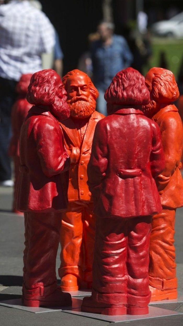 La tumba de Karl Marx en Londres, atacada con un martillo