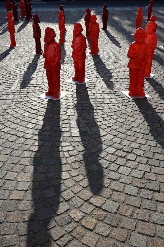 La tumba de Karl Marx en Londres, atacada con un martillo