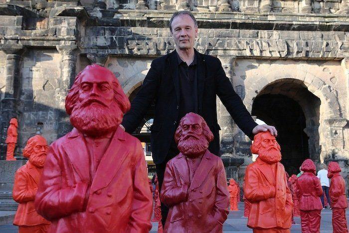 La tumba de Karl Marx en Londres, atacada con un martillo