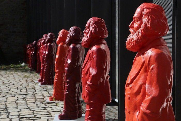 La tumba de Karl Marx en Londres, atacada con un martillo