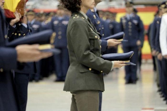 El funeral de los tres militares muertos en Canarias los homenajea por "vivir y morir por España"