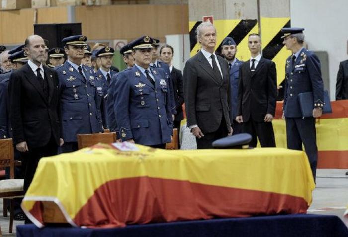 El funeral de los tres militares muertos en Canarias los homenajea por "vivir y morir por España"