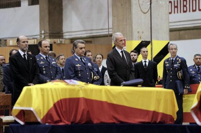 El funeral de los tres militares muertos en Canarias los homenajea por "vivir y morir por España"