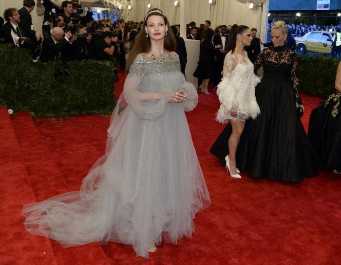 MET: vestidos de la alfombra roja de 'la gala del punk' en el Metropolitan de Nueva York (FOTOS)