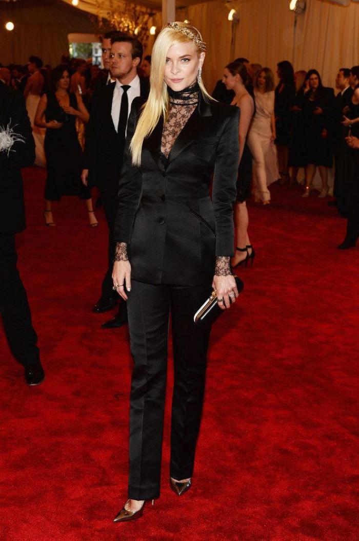 MET: vestidos de la alfombra roja de 'la gala del punk' en el Metropolitan de Nueva York (FOTOS)