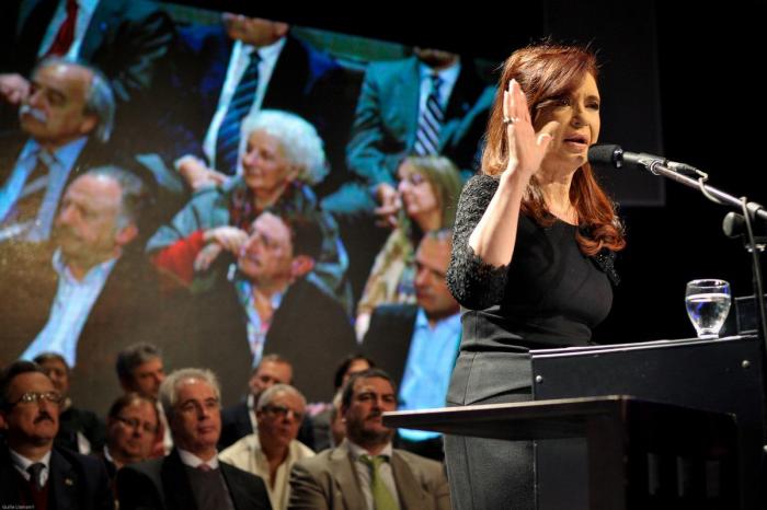 Piden 12 años de cárcel para la expresidenta argentina Fernández por "corrupción sistemática"