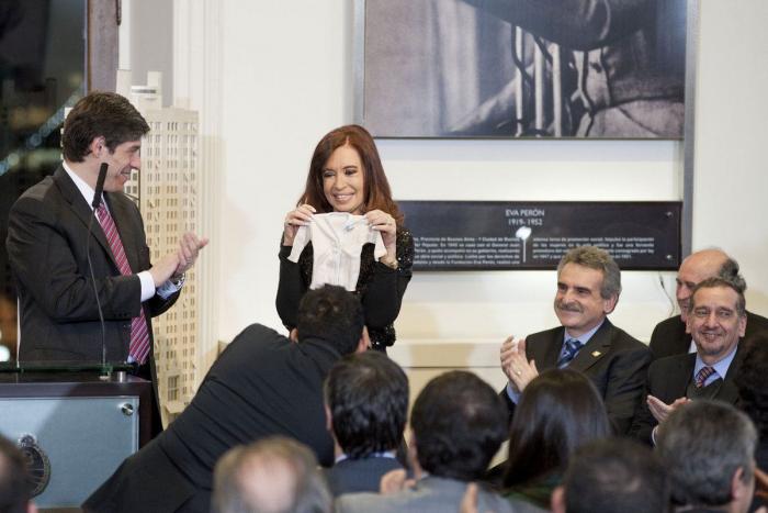 Piden 12 años de cárcel para la expresidenta argentina Fernández por "corrupción sistemática"