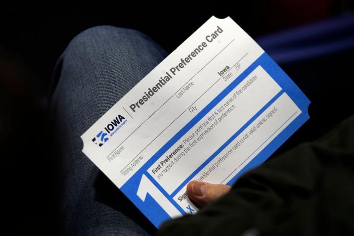 Una cadena de "inconsistencias" en el recuento retrasa los resultados del 'caucus' en Iowa