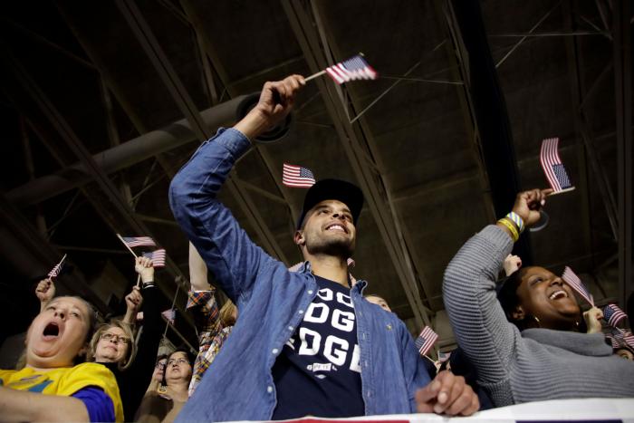 Una cadena de "inconsistencias" en el recuento retrasa los resultados del 'caucus' en Iowa