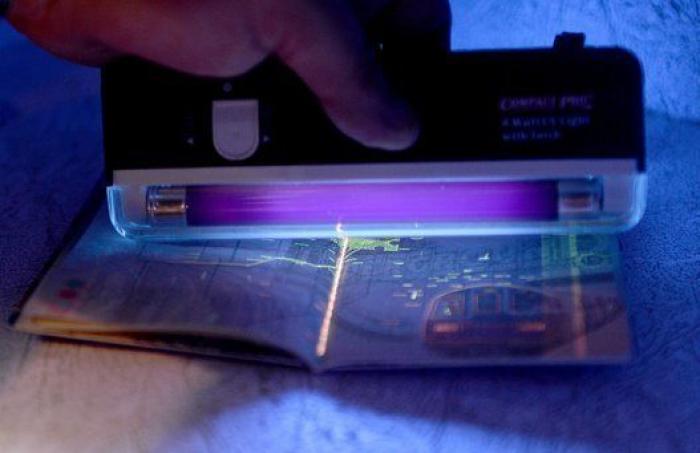 Acusan de sexista al nuevo pasaporte británico: "Borra a las mujeres de la historia"