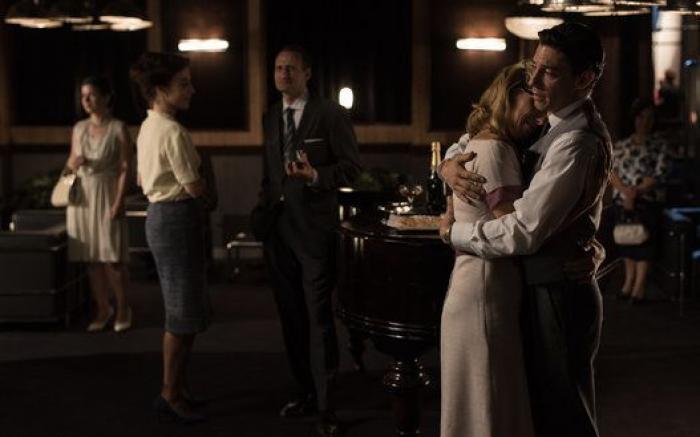 Las dos sentidas muertes de 'Velvet Colección' en su primer capítulo